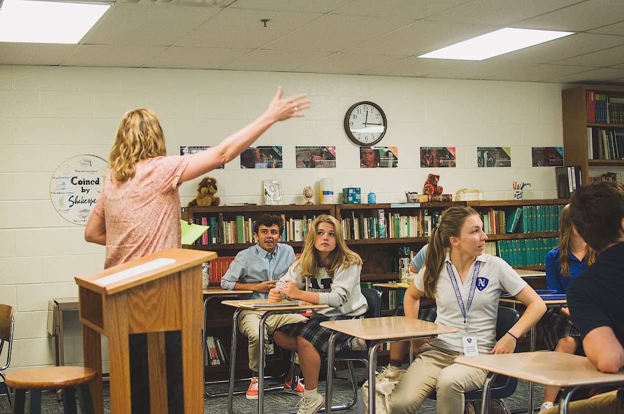 Students listen in English class.